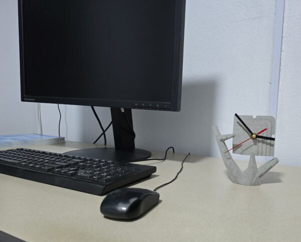 20260120_195555 ROBLE | Reloj en concreto artesanal