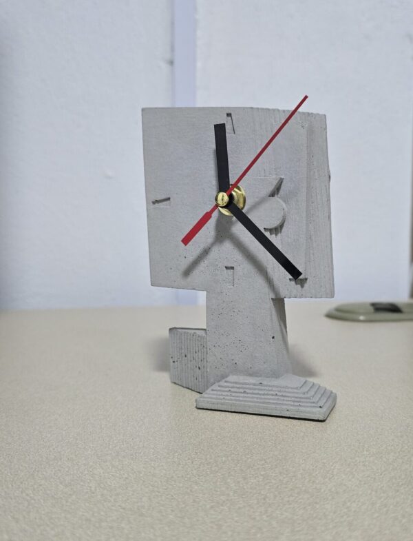 20260120_201337 PEDESTAL | Reloj en concreto artesanal